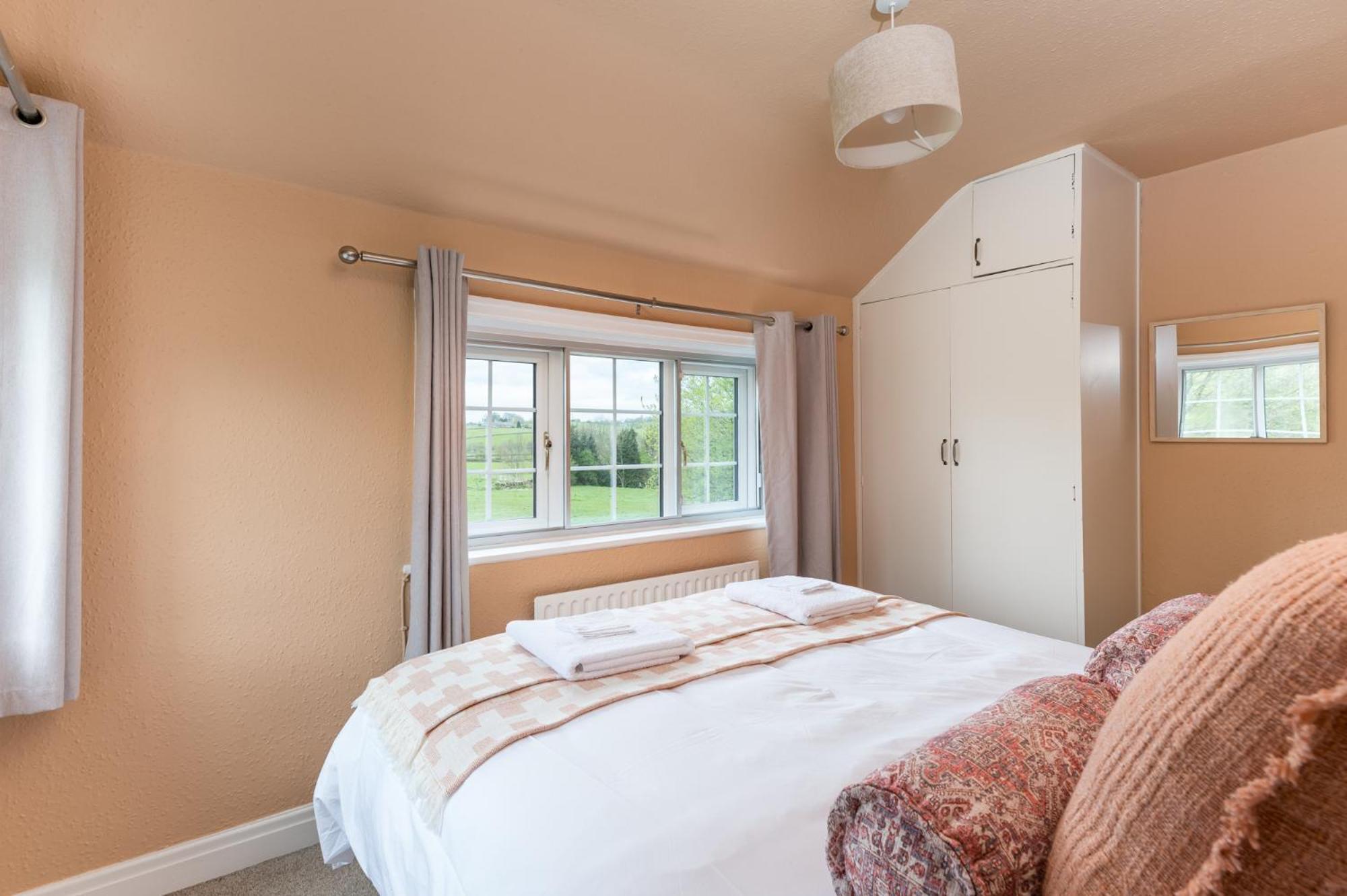 Wellbeing Escape With Hot Tub & Yoga Sleeps 10 * Malham