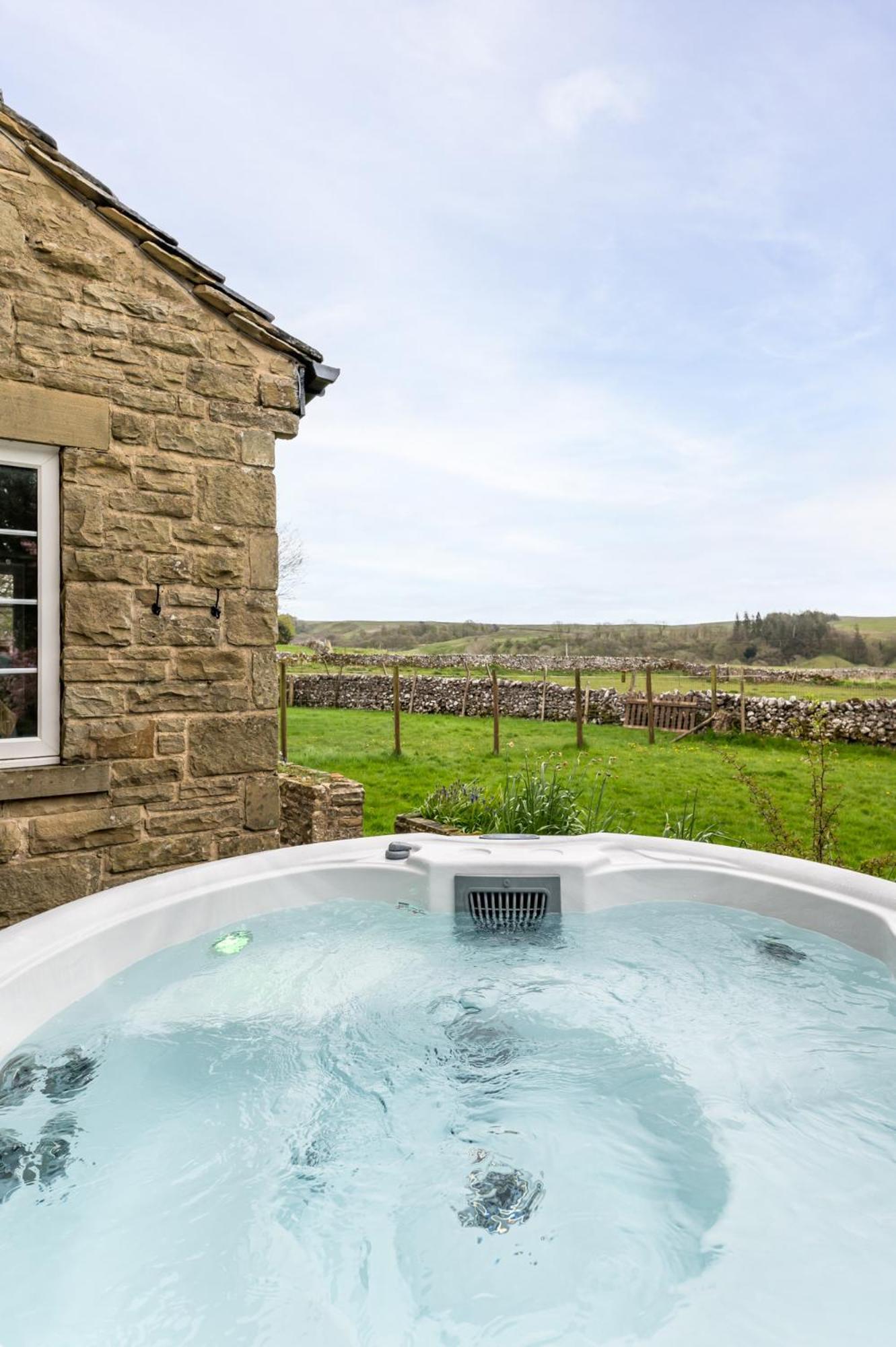 Casa vacanze Wellbeing Escape With Hot Tub & Yoga Sleeps 10 *
