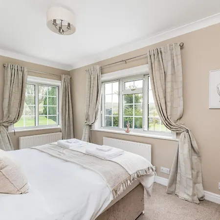 Central Malham Wellbeing Escape, 5-Bed House With Yoga Studio Exterior photo