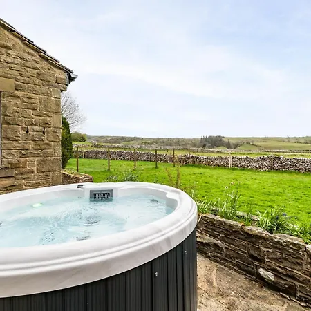 Central Malham Wellbeing Escape, 5-Bed House With Yoga Studio Exterior photo