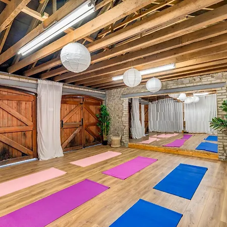Central Malham Wellbeing Escape With Hot Tub & Yoga Studio Sleeps 10 Exterior photo