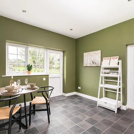 Central Malham Wellbeing Escape With Hot Tub & Yoga Studio Sleeps 10 Exterior photo