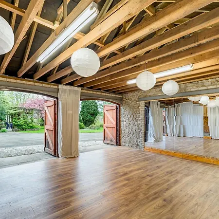 Central Malham Wellbeing Escape With Hot Tub & Yoga Studio Sleeps 10 Exterior photo