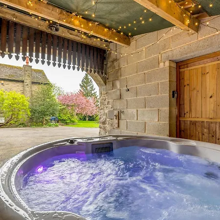 Central Malham Wellbeing Escape With Hot Tub & Yoga Studio Sleeps 10 Exterior photo