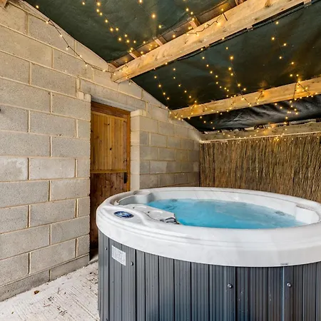 Central Malham Wellbeing Escape With Hot Tub & Yoga Studio Sleeps 10 Exterior photo