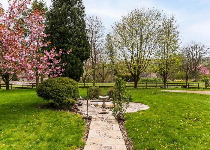 Central Malham Wellbeing Escape, 5-Bed House With Yoga Studio