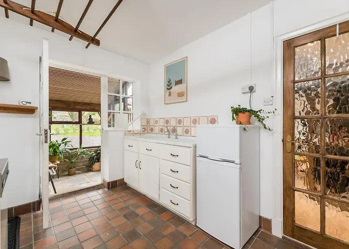 Central Malham Wellbeing Escape, 5-Bed House With Yoga Studio