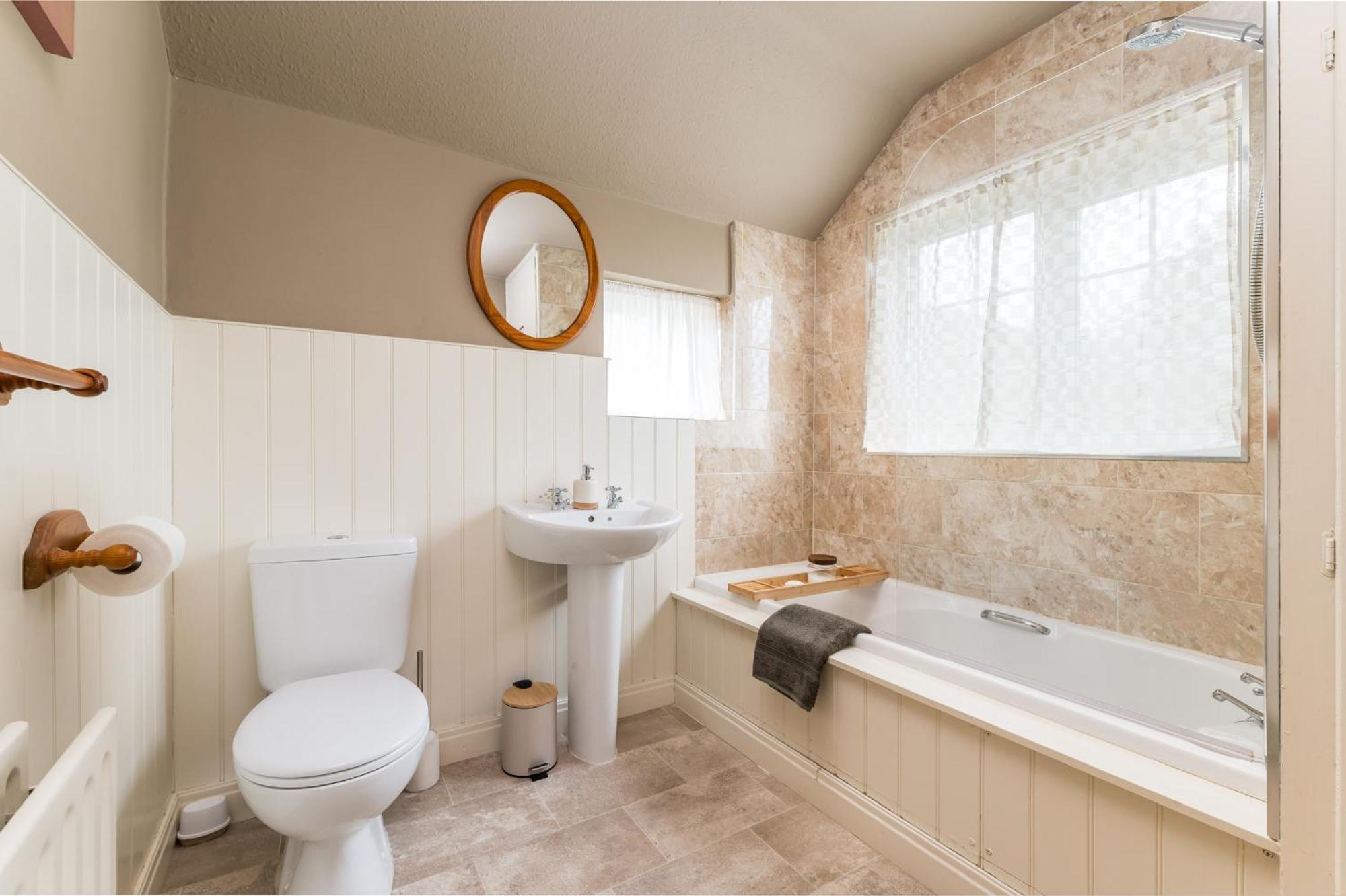Wellbeing Escape With Hot Tub & Yoga Sleeps 10
