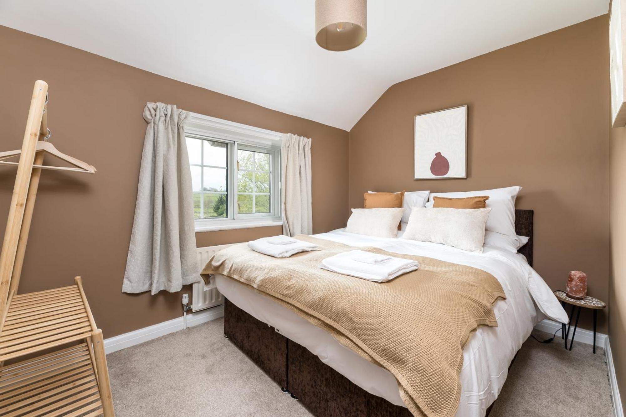 Wellbeing Escape With Hot Tub & Yoga Sleeps 10 Malham