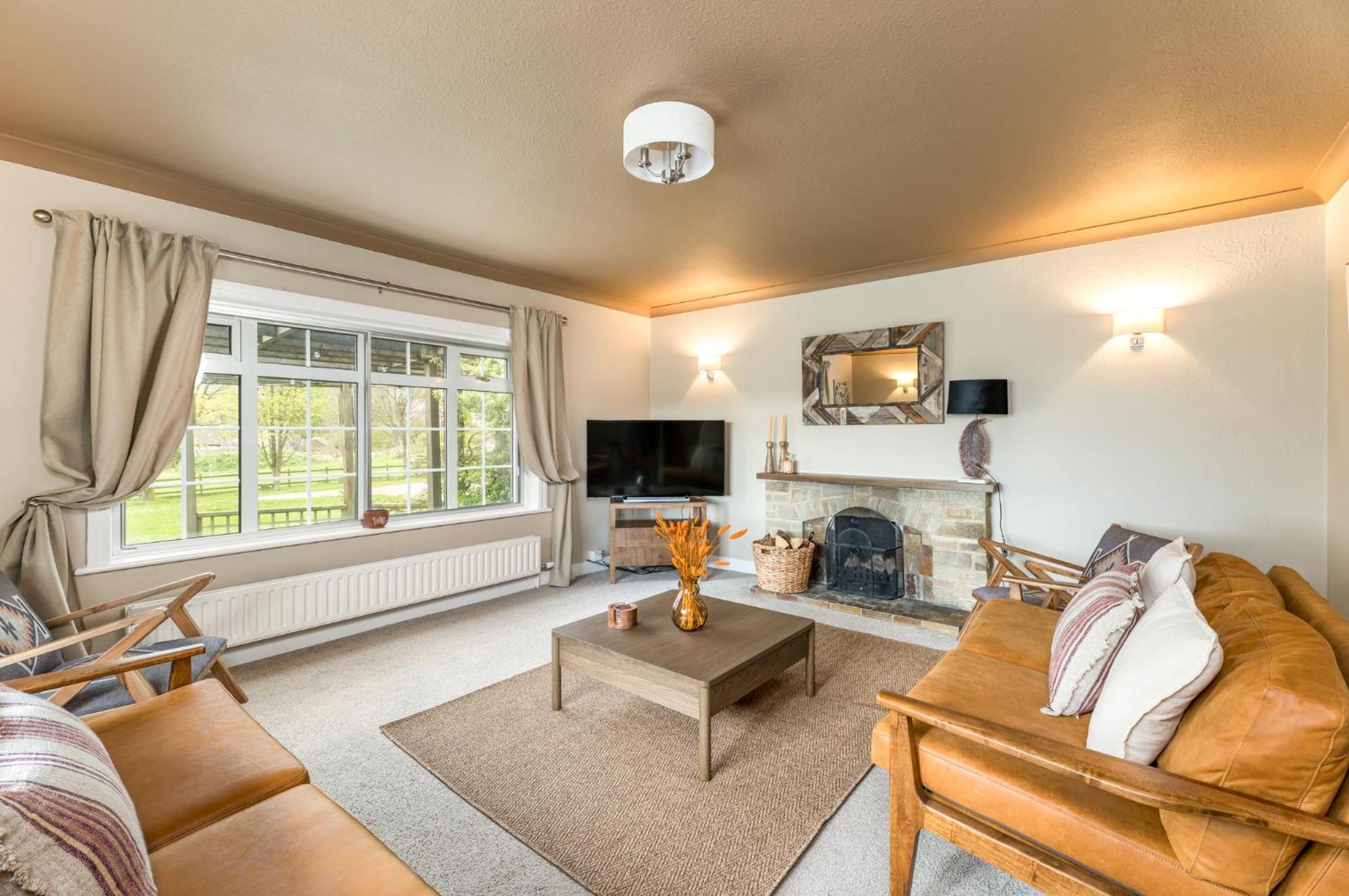 Holiday home Wellbeing Escape With Hot Tub & Yoga Sleeps 10 *
