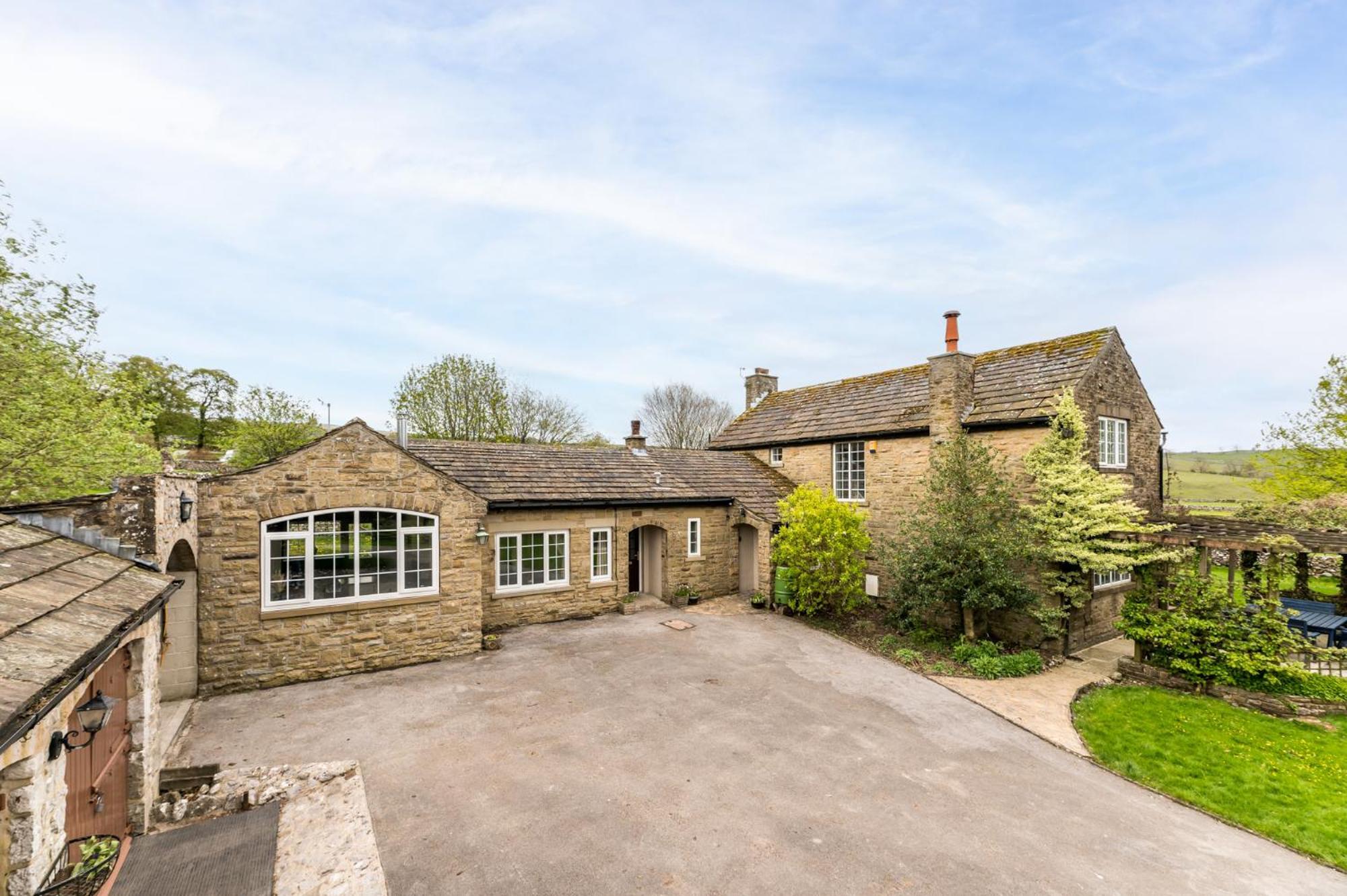 Wellbeing Escape With Hot Tub & Yoga Sleeps 10 Malham