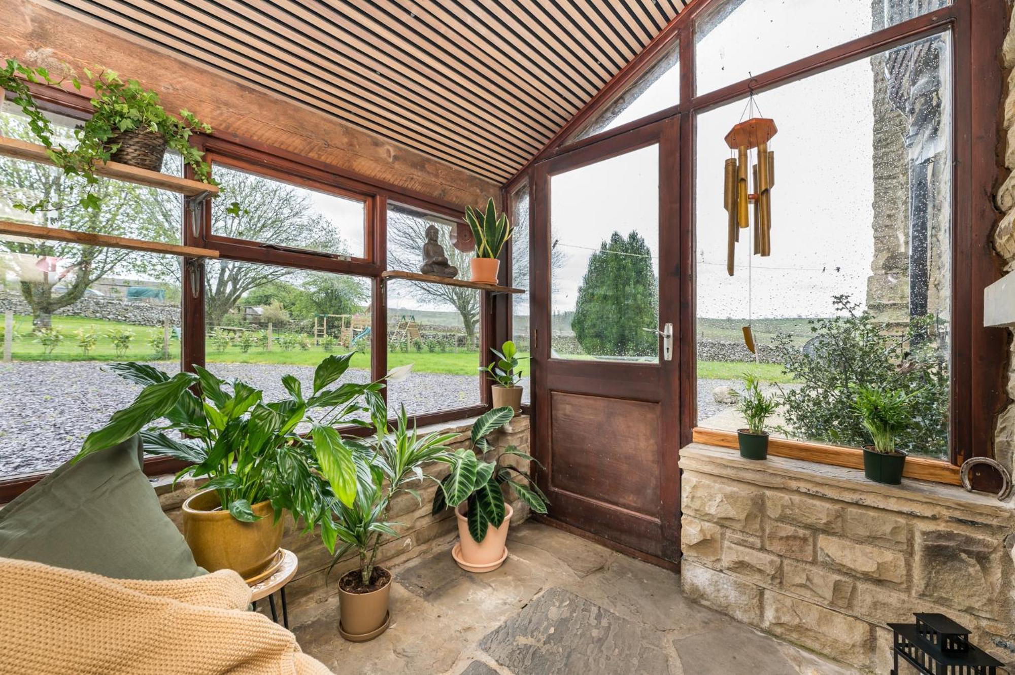 Wellbeing Escape With Hot Tub & Yoga Sleeps 10 * Malham
