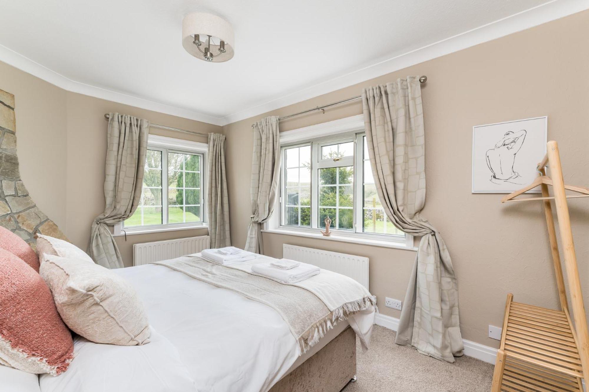 Wellbeing Escape With Hot Tub & Yoga Sleeps 10