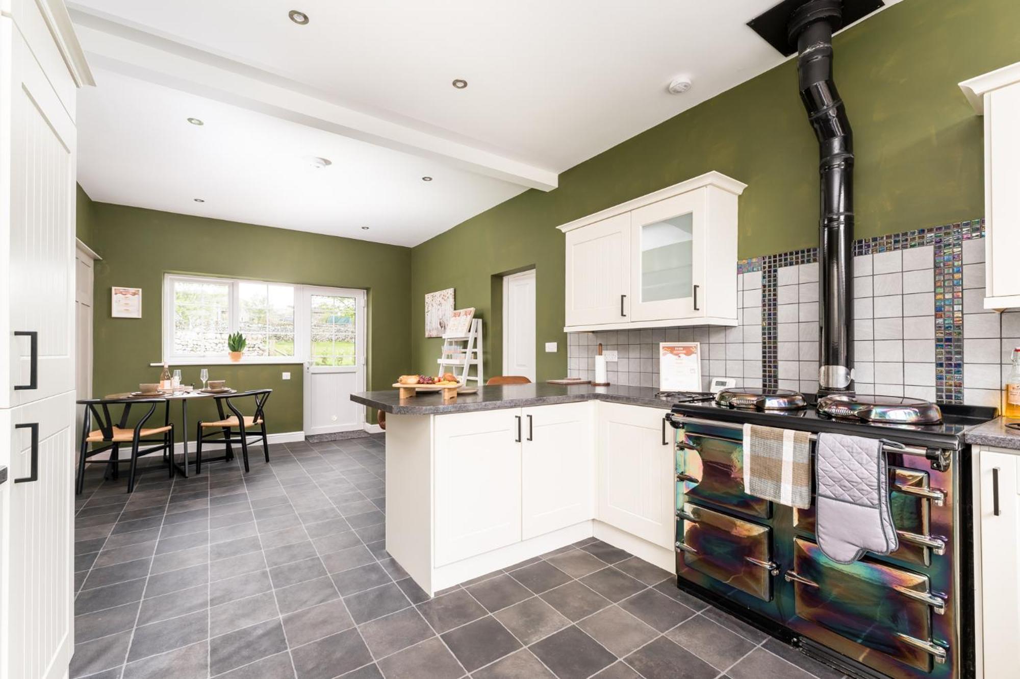 Wellbeing Escape With Hot Tub & Yoga Sleeps 10 Holiday home