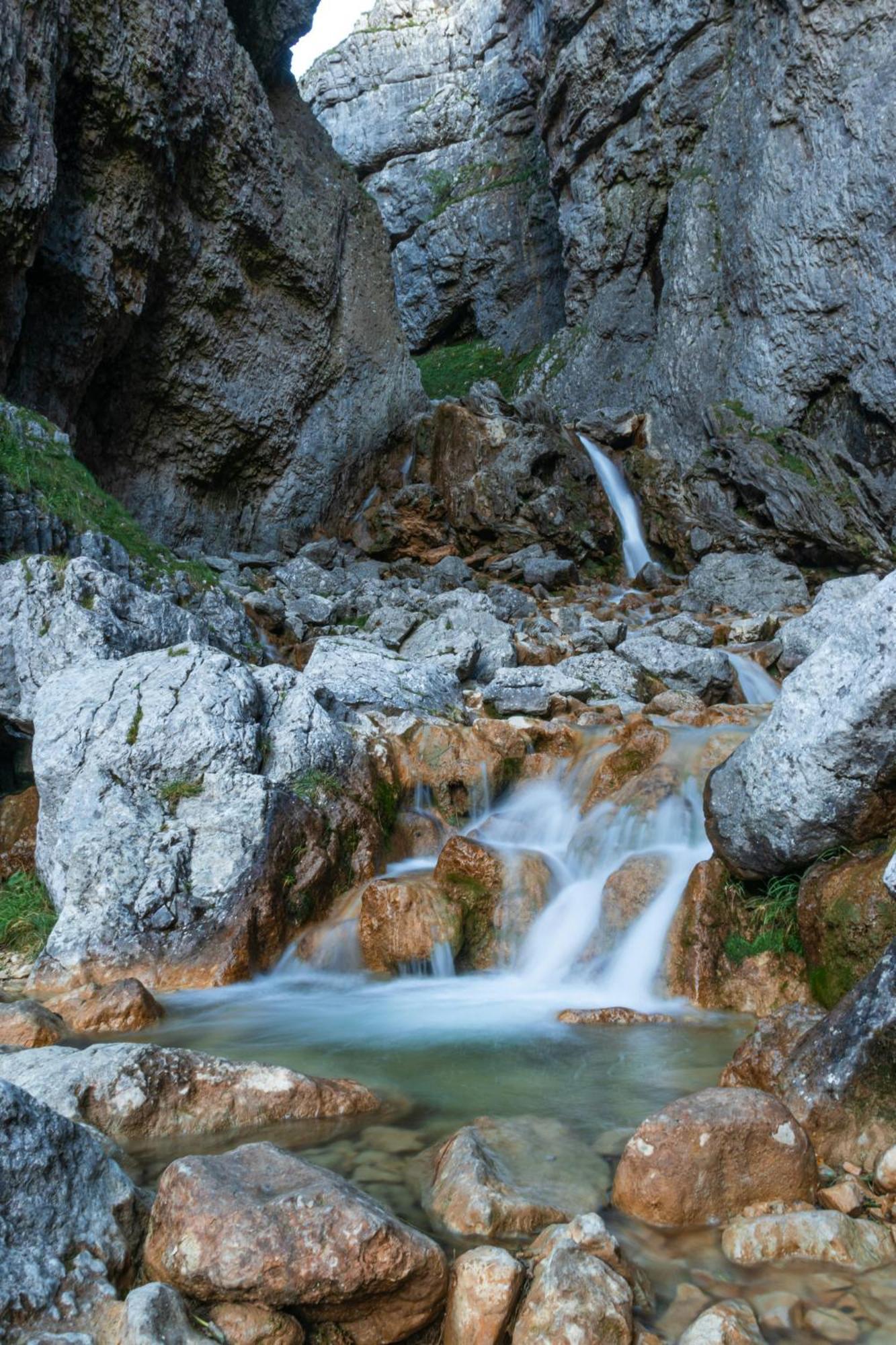 Wellbeing Escape With Hot Tub & Yoga Sleeps 10